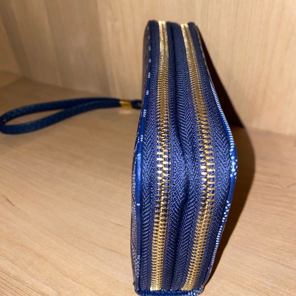 NWOT MKF Collection Wristlet Clutch Navy with gold trim - Picture 4 of 5